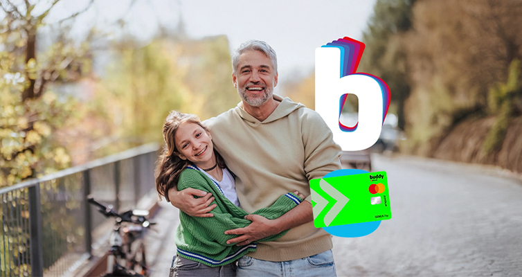 padre e figlia che si abbracciano sorridenti